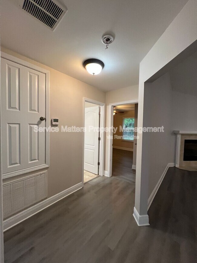 Building Photo - 6017 Autumn Pines Cir