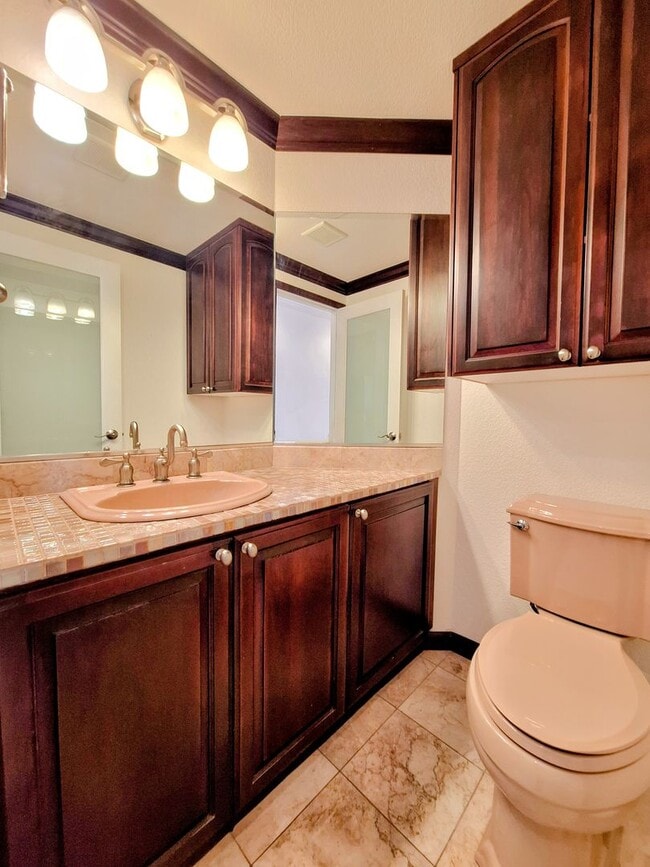 Building Photo - Beautiful 2bd Townhouse With Attached Garage, Private Patio, Pool/Hot Tub, & Clubhouse!
