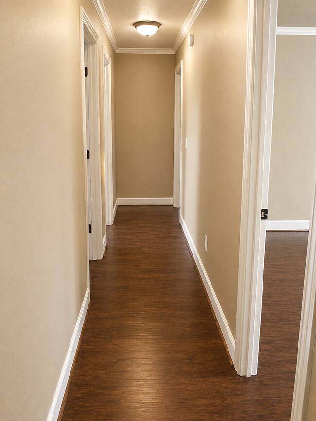 Building Photo - 902 Melmar Dr