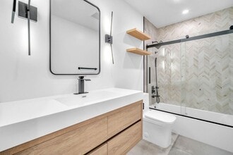 Building Photo - 2460 SW 58th Manor