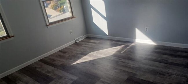 Building Photo - 4 bedroom 2.5 bath Home fo r rent Irwin, PA 15642