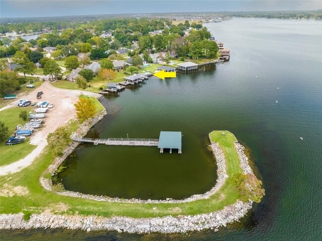 Building Photo - 9698 E Shore Dr