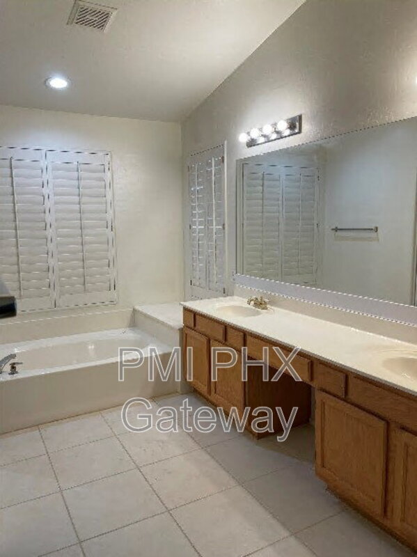 Building Photo - 5144 W Linda Ln