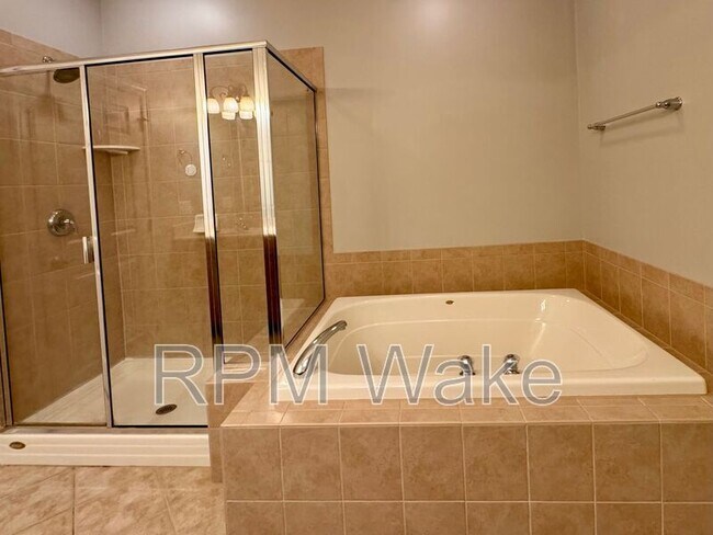 Building Photo - 10411 Rosegate Ct
