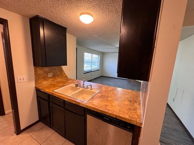 Building Photo - 2 bed 2 bed garage conversion with flex space, close to I-44 and I-240 ready for move in! Pets co...
