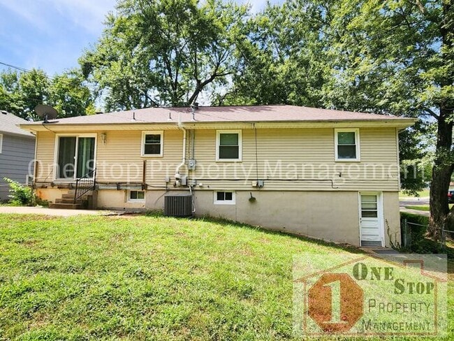 Building Photo - Beautiful 3 Bedroom 2.5 Bathroom Home in R...