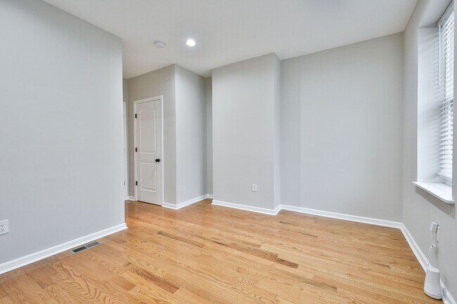 Building Photo - 1812 N Croskey St
