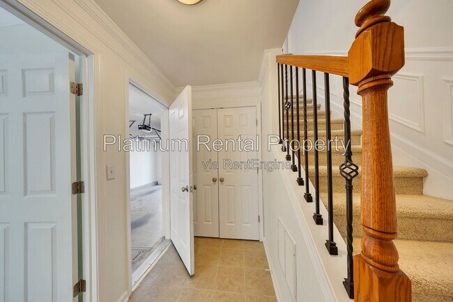 Building Photo - 221 Balaban Cir