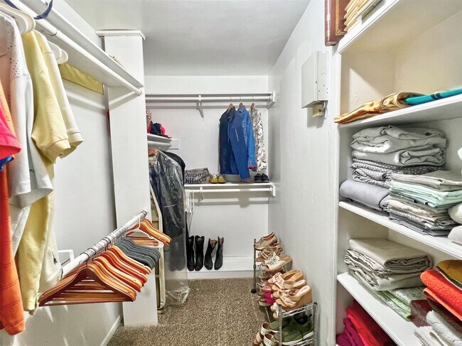 Building Photo - 16902 Summit Oaks Ln