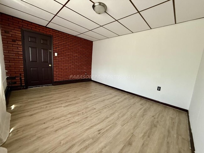 Building Photo - 402 E Market St