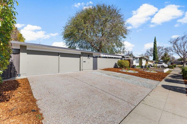 Building Photo - 729 Stendhal Ln