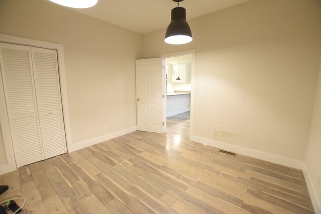 Building Photo - Stylish Oakland Retreat – 3BR, 2BA + Huge ...