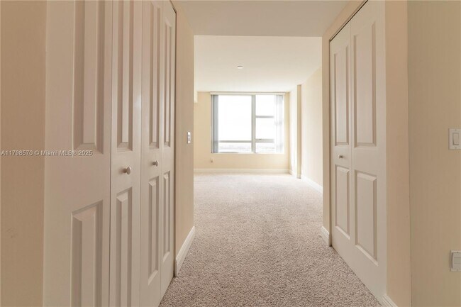 Building Photo - 2681 N Flamingo Rd