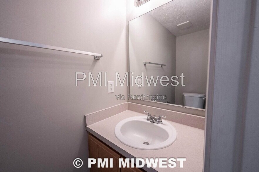 Building Photo - 11550 Signet Ln