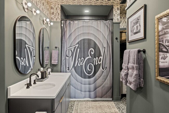 Building Photo - 245 Hermitage Ave