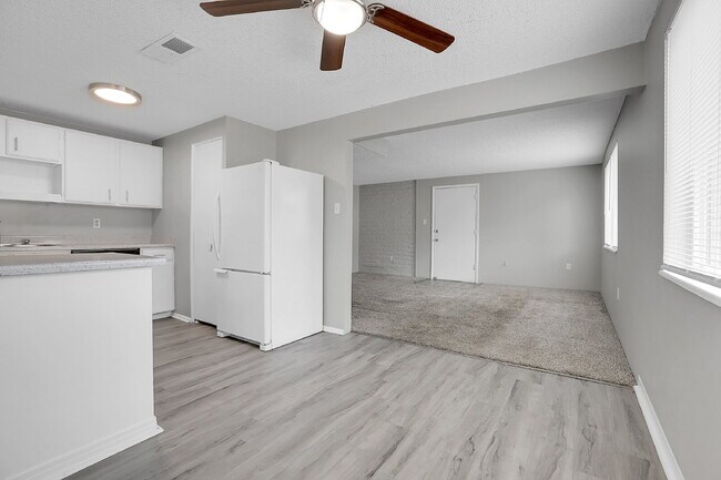 Building Photo - $1,650.00 - HALF OFF First Month's Rent - 3 Bedrooms, 2 Bathrooms, Condo in Lakewood with Onsite ...