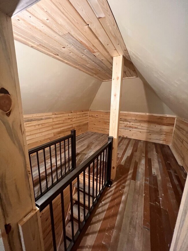 Building Photo - 3 Bedrooms, 1 Bathroom & w/upper loft Single Family with Garage - Staples