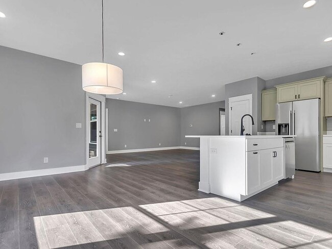 Building Photo - Somo Lot 7 - Danburry