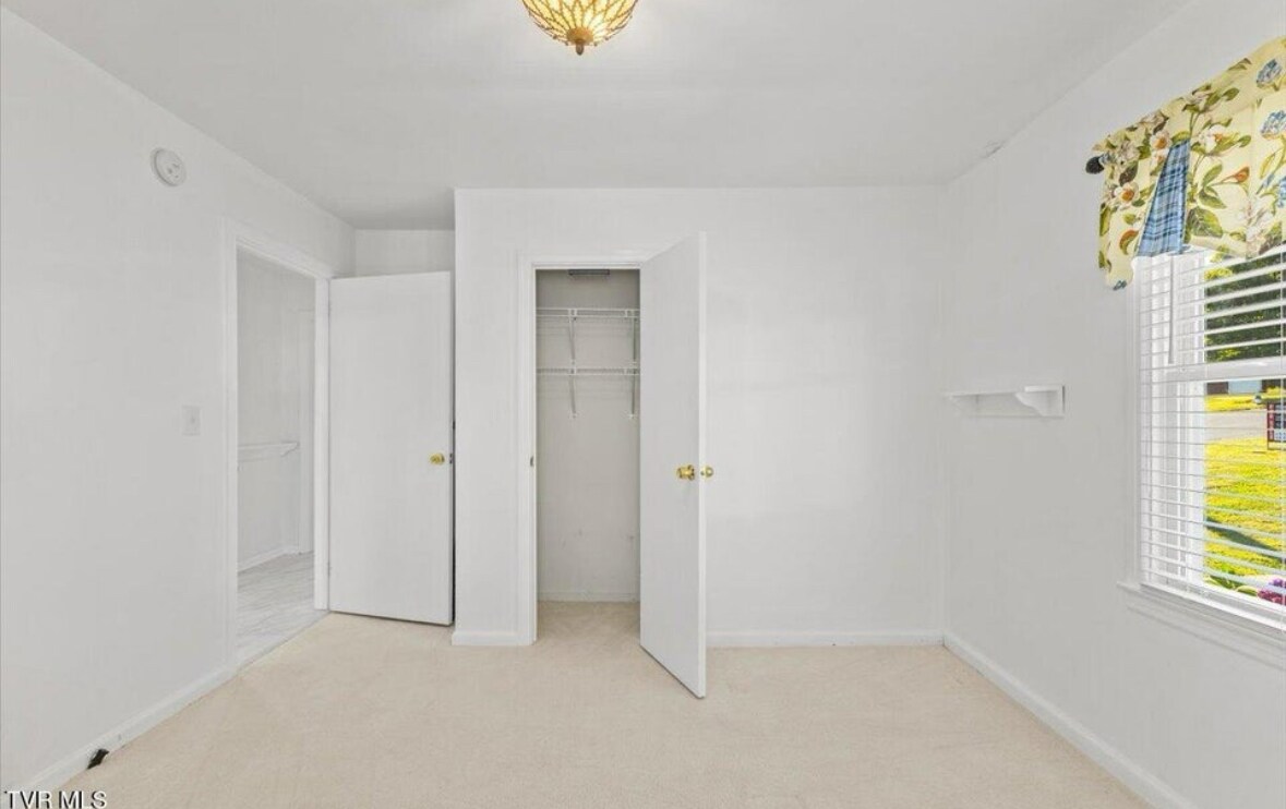 Building Photo - 707 Lincoln Ave