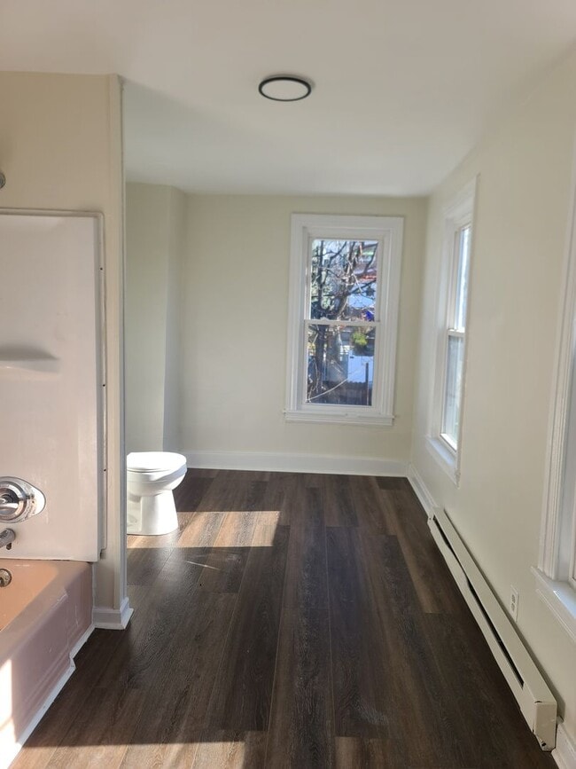 Building Photo - 137 Wunder St