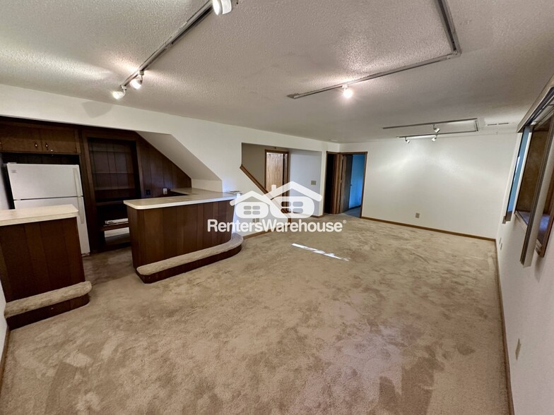 Building Photo - 4933 Crestview Rd