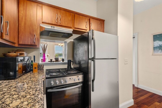 Building Photo - 482 Beacon St