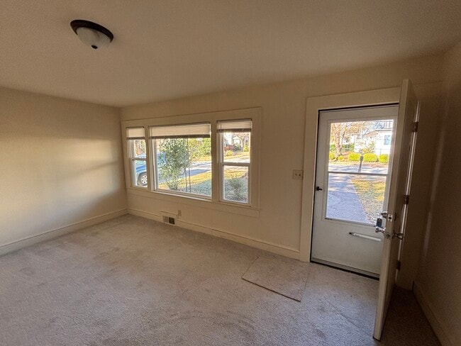 Building Photo - 311 Sunset Dr