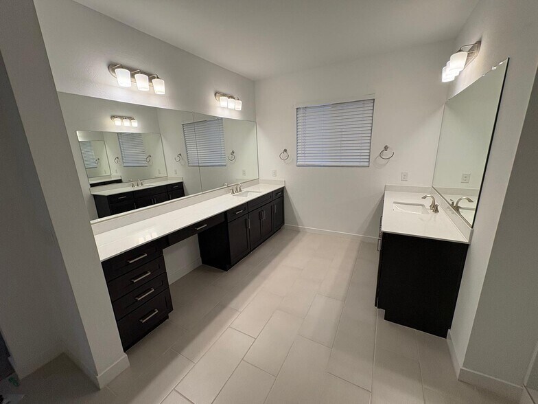 Building Photo - 7710 W Crabapple Dr