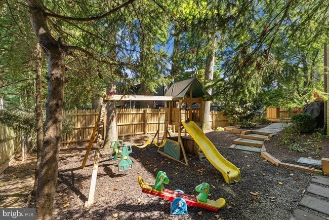 Building Photo - 9411 Fernwood Rd