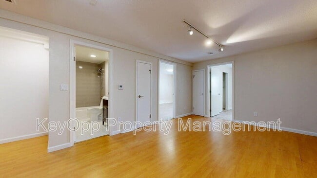 Building Photo - 806 35th Ave