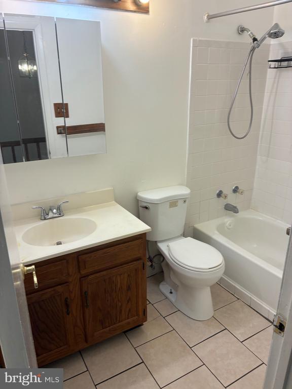 Building Photo - 8265 Londonderry Ct