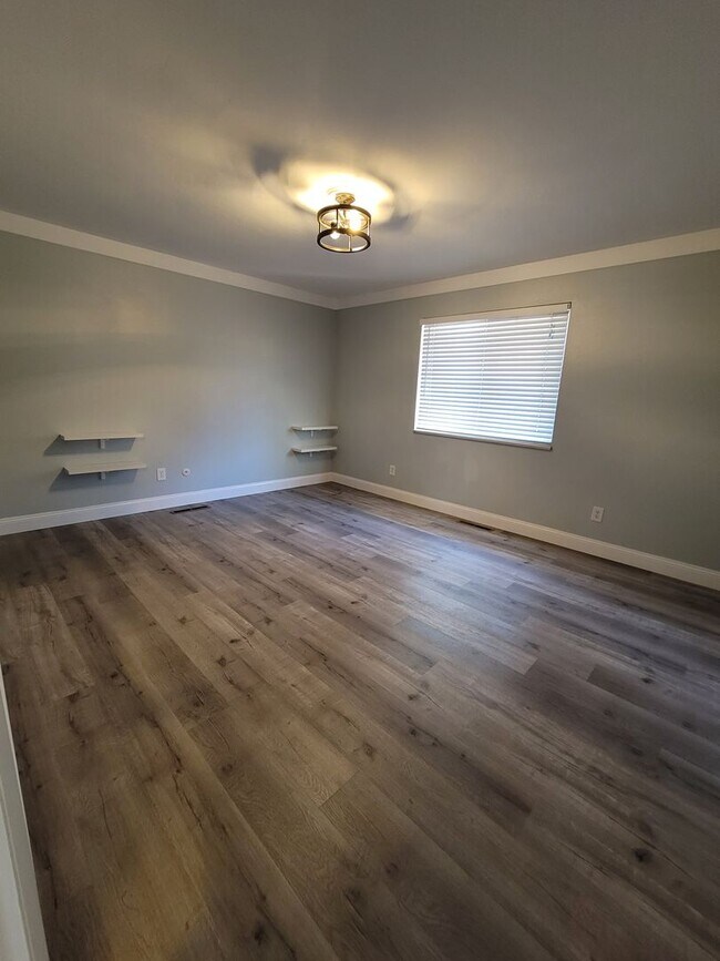 Building Photo - Gorgeous 4 Bedroom Home for Rent on Buckho...