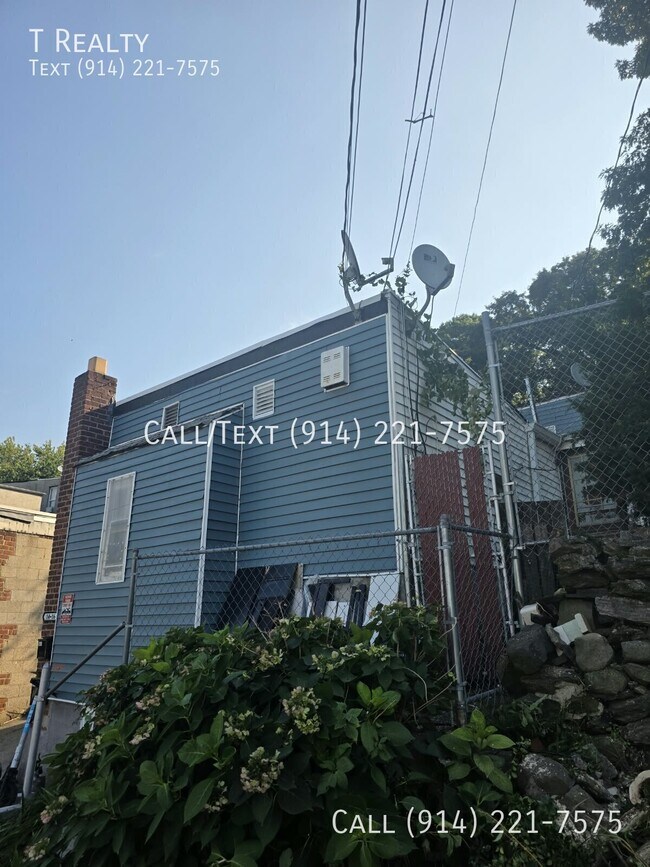 Building Photo - 14 Thurman St