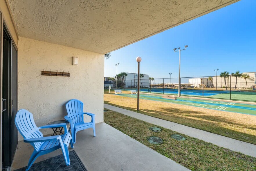 Building Photo - 8727 Thomas Dr