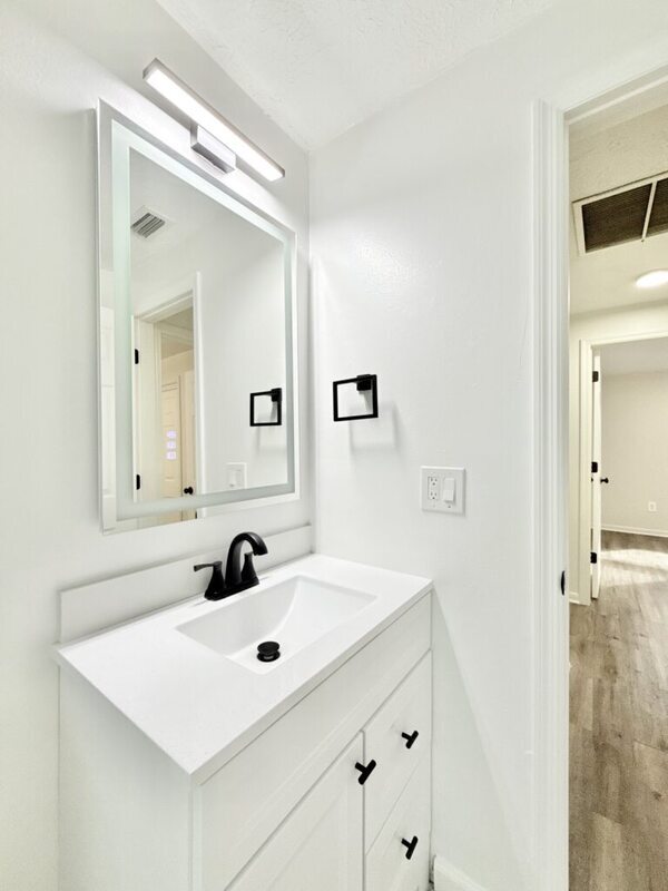 Building Photo - 11705 North Dr