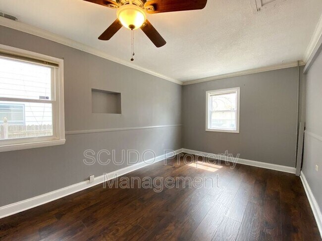 Building Photo - 2706 W 77th St