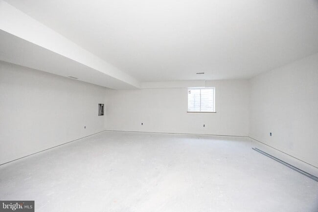 Building Photo - 453 E Franklin St