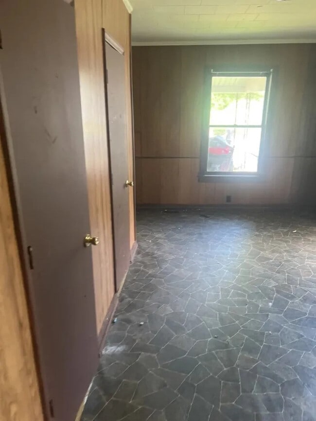 Building Photo - 2 Bedroom 1 Bathroom