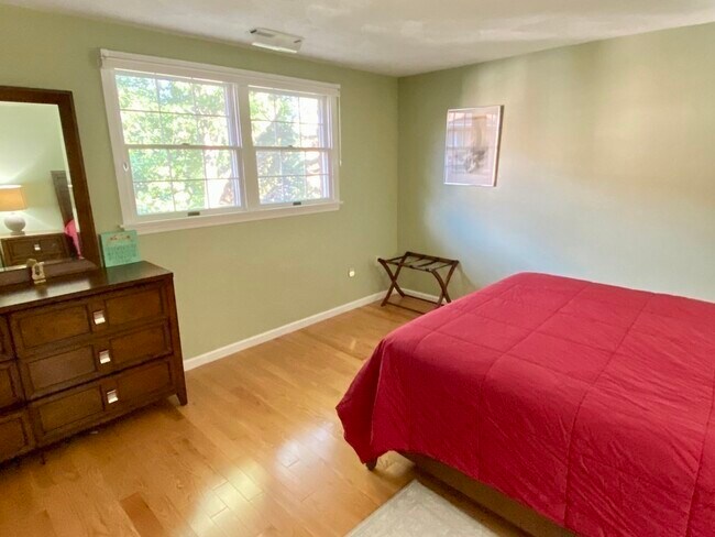 Building Photo - 224 Park St