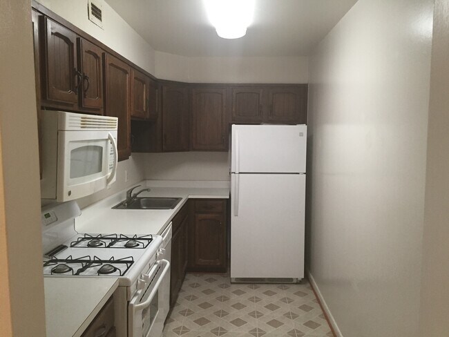 Building Photo - A large efficiency condo apartment located in the West Spring Condominium complex located next to...
