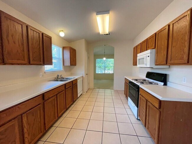 Building Photo - 126 Salado Dr