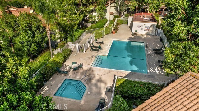 Building Photo - 22775 Lakeway Dr