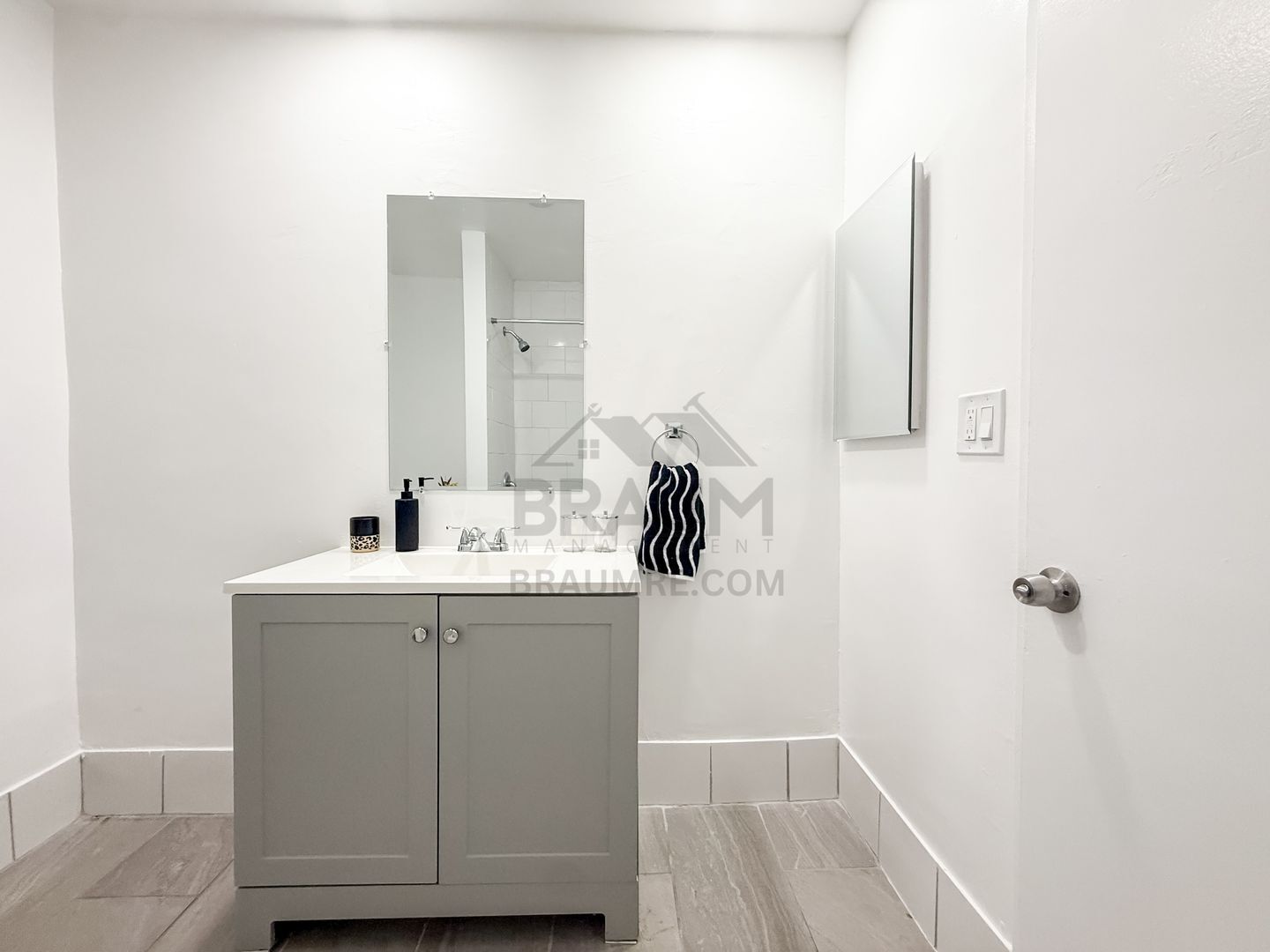 Building Photo - 6041 Whitsett Ave