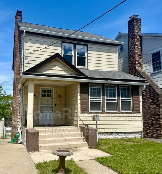 Building Photo - 11 Cedar St