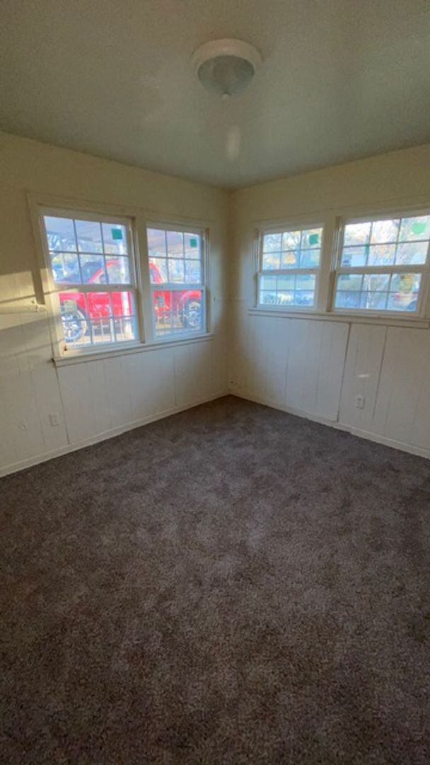 Building Photo - 2120 Jane St