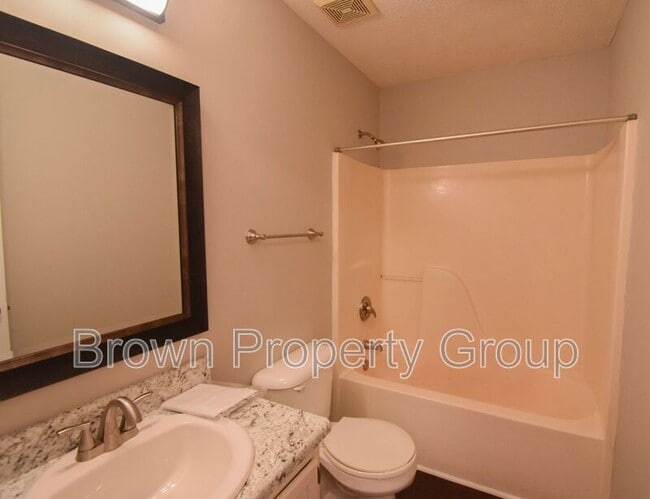 Building Photo - 5935 Bloomsbury Dr