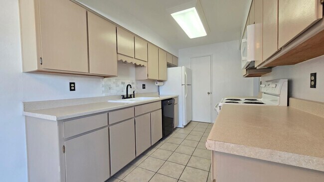 Building Photo - 4917 N 73rd St