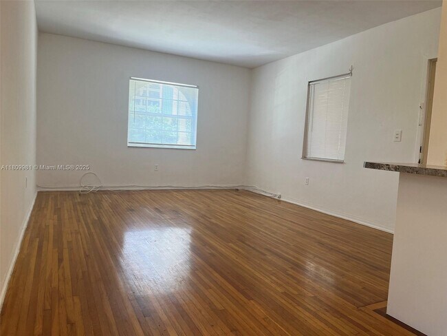 Building Photo - 131 Antiquera Ave