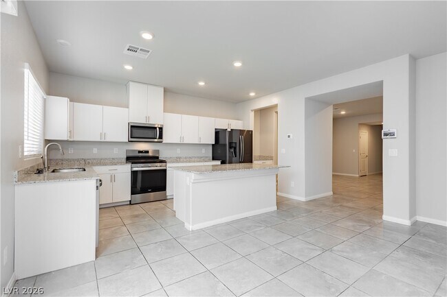 Building Photo - 5340 Maroon Guava St