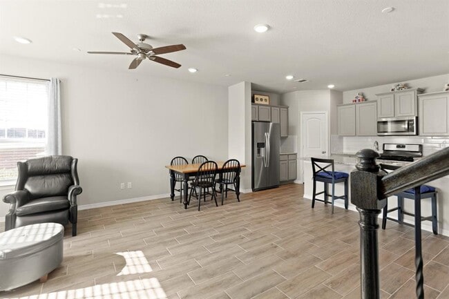 Building Photo - 8050 Scanlan Trce